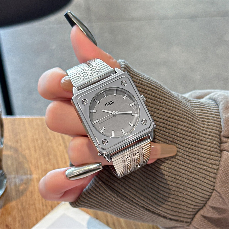 Luxury Watch Gift For Her - ساعة يد نسائية أنيقة بتصميم مينيماليستي