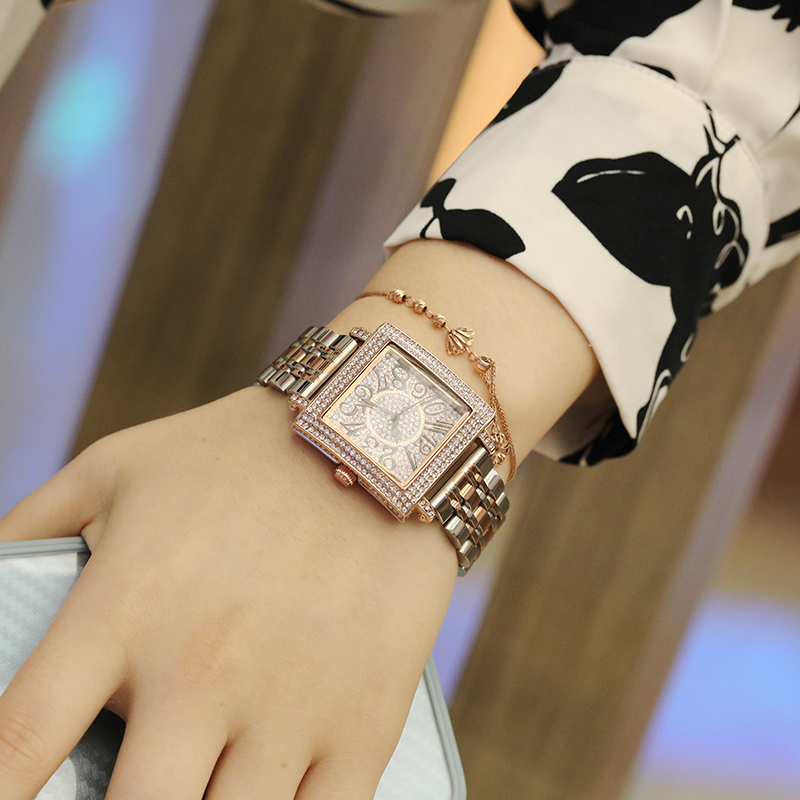 ساعة يد نسائية كوارتز كريستالي - مراجعة Luxury Watch Top 10 وسعره